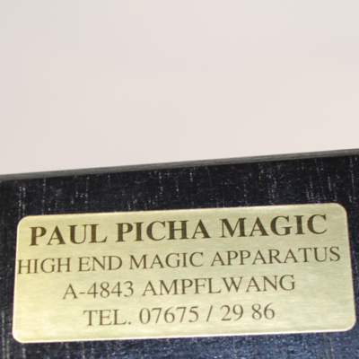 Mirror Box: one of the finest we have seen: Paul Picha High end Magic Apparatus, England - Image 4