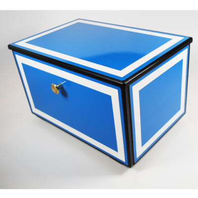 Mirror Box: one of the finest we have seen: Paul Picha High end Magic Apparatus, England - Image 6