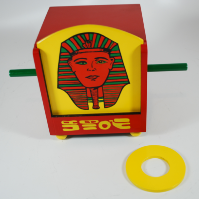 RIng on Rod: Regow's House of Enchantment circa 1950's Near mint!