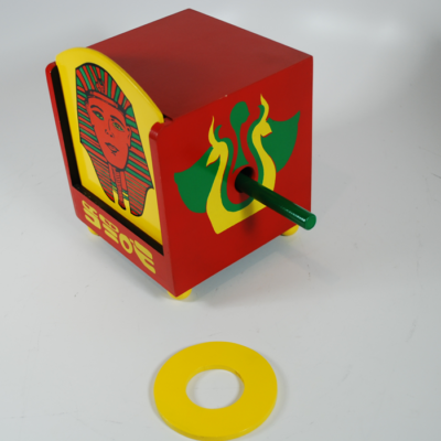 RIng on Rod: Regow's House of Enchantment circa 1950's Near mint! - Image 2