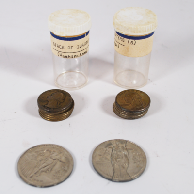 Two 1940's quarter stacks used for gambling or magic and an Adams coin and folding coin - Image 2