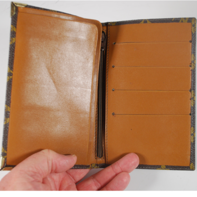 Fred Kaps Vuitton card in wallet: when you must have the best! - Image 3