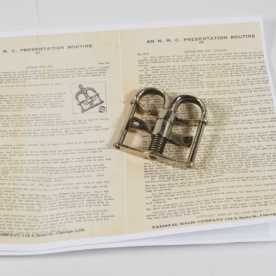Austrian Thumb Cuff Escape vintage circa 1950 - Image 2