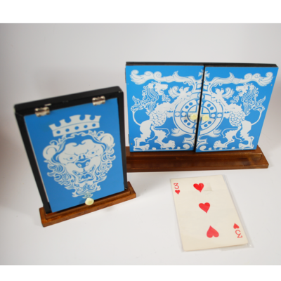 Tricks Magic Flying Jumbo Card SM-76 - Image 3