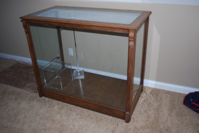 4 foot showcase with Topper - Image 2