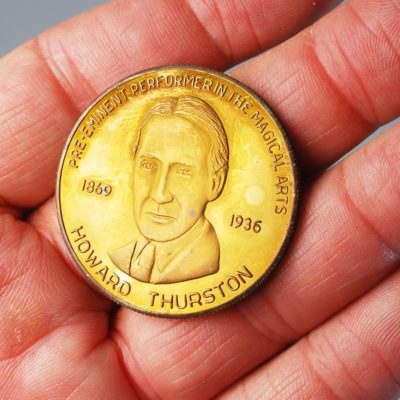 Three Original Howard Thurston Tokens: 1928,1929, and SAM commemorative - Image 7