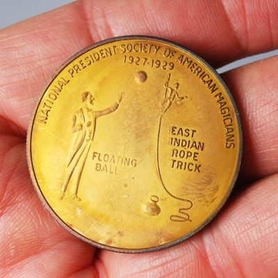Three Original Howard Thurston Tokens: 1928,1929, and SAM commemorative - Image 8