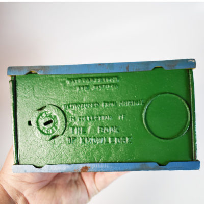 Book of Knowledge Magician Cast Metal Bank - Image 4