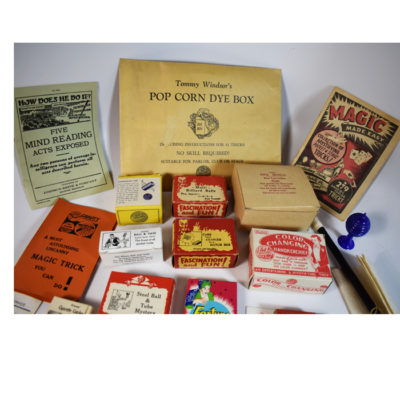 Wonderful selection of vintage packaged close up effects circa 1940’s-1960’s: all complete with instructions - Image 2