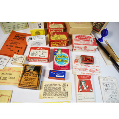 Wonderful selection of vintage packaged close up effects circa 1940’s-1960’s: all complete with instructions - Image 3