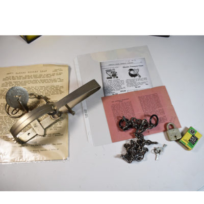 Vintage Daring Spring Trap and Siberian Chain Escape