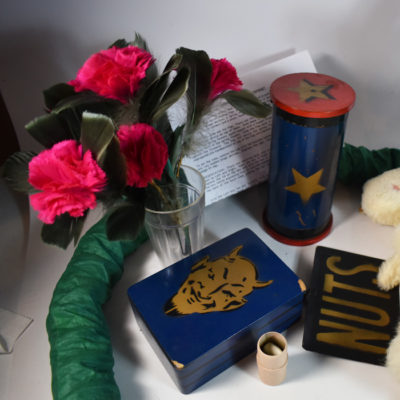 Vintage assortment of props - Image 2