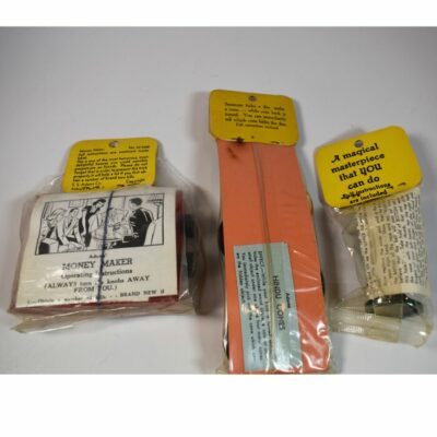 Three 1950's Adams Vintage tricks in the original packaging: rare - Image 2