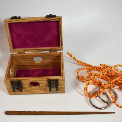 Babcock Twin Cords, Rings and Treasure Chest: hallmarked - Image 3