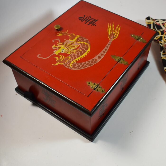 Loyd Tom Thumb Chest: rare with a wonderful ownership provenance - Image 4